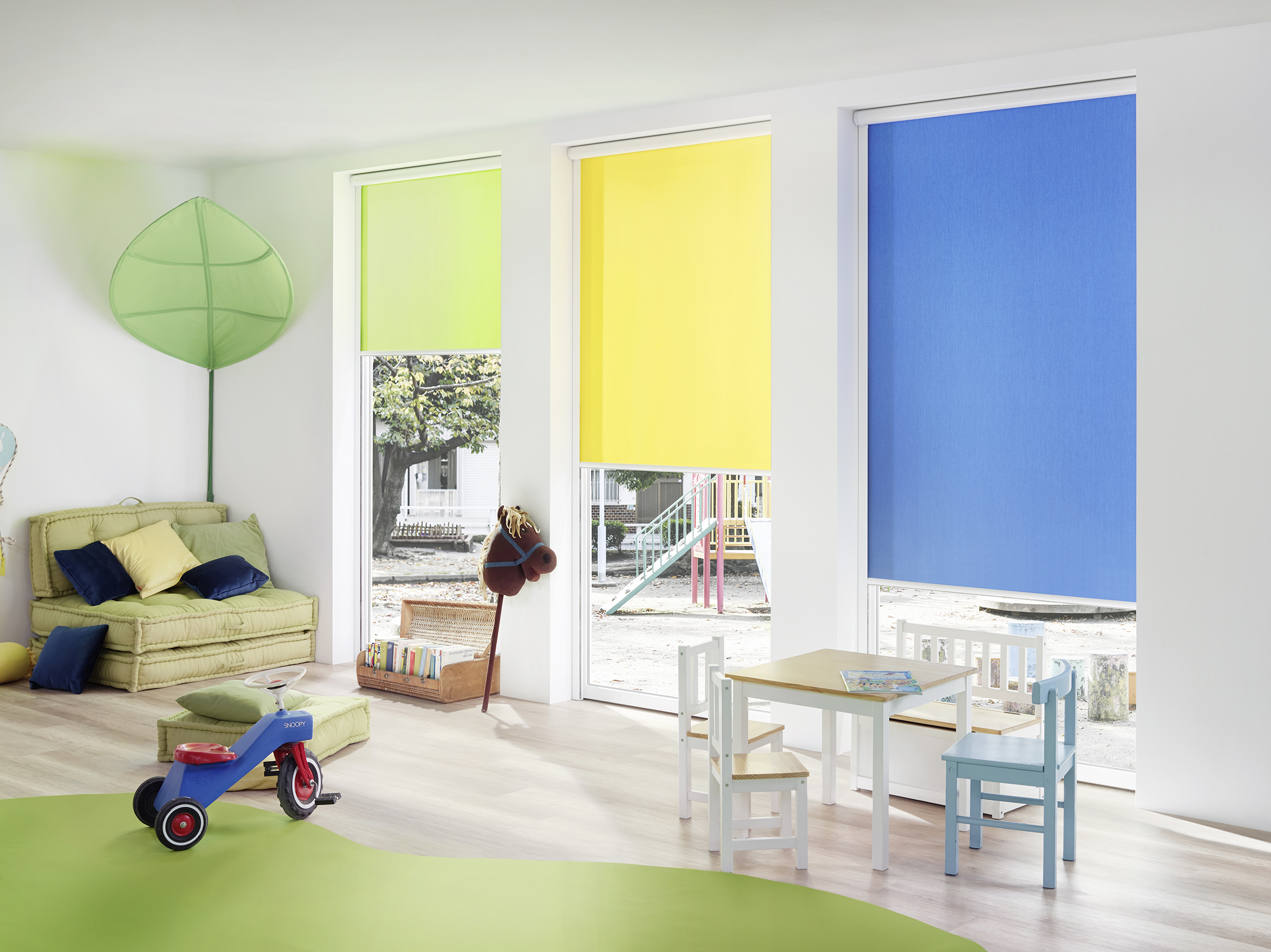 Sonnenschutzrollo in verschiedenen Farben zum Sichtschutz im Kinderzimmer - Schmidt Insektenschutzrahmen GmbH